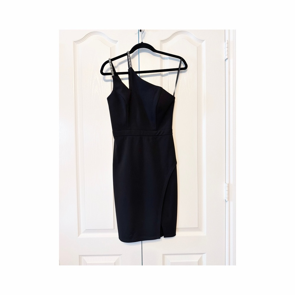 Aqua Formal One-Shoulder Cocktail Black Dress size 2